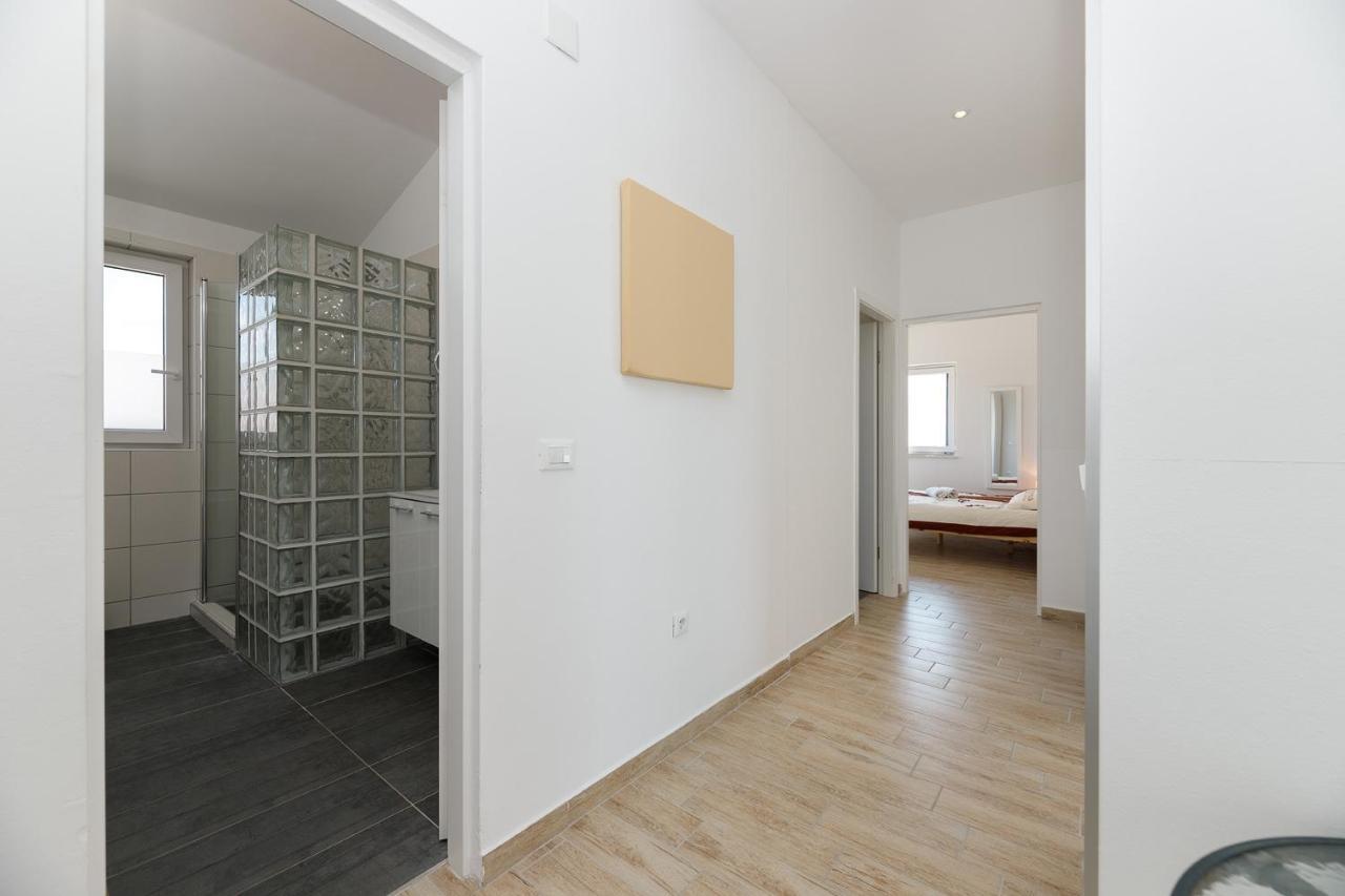 Malo Ferienvilla Privlaka, Pool, Boje, Wi-Fi, Wallbox Privlaka  Bagian luar foto