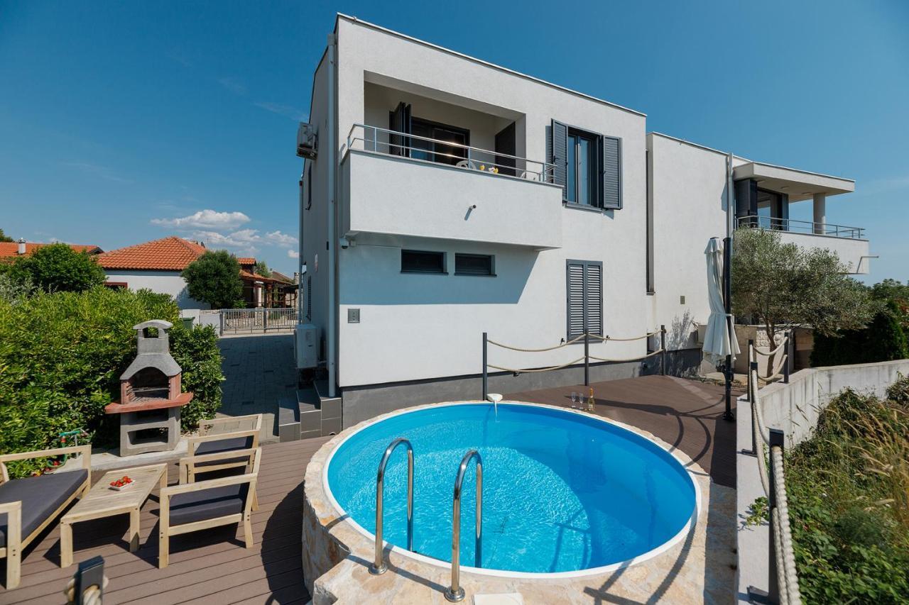 Malo Ferienvilla Privlaka, Pool, Boje, Wi-Fi, Wallbox Privlaka  Bagian luar foto