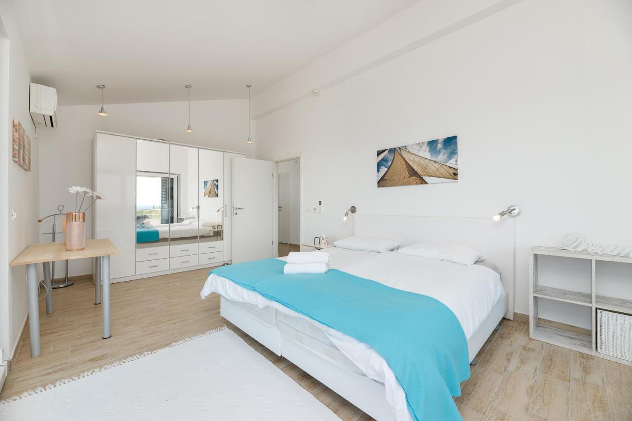 Malo Ferienvilla Privlaka, Pool, Boje, Wi-Fi, Wallbox Privlaka  Bagian luar foto