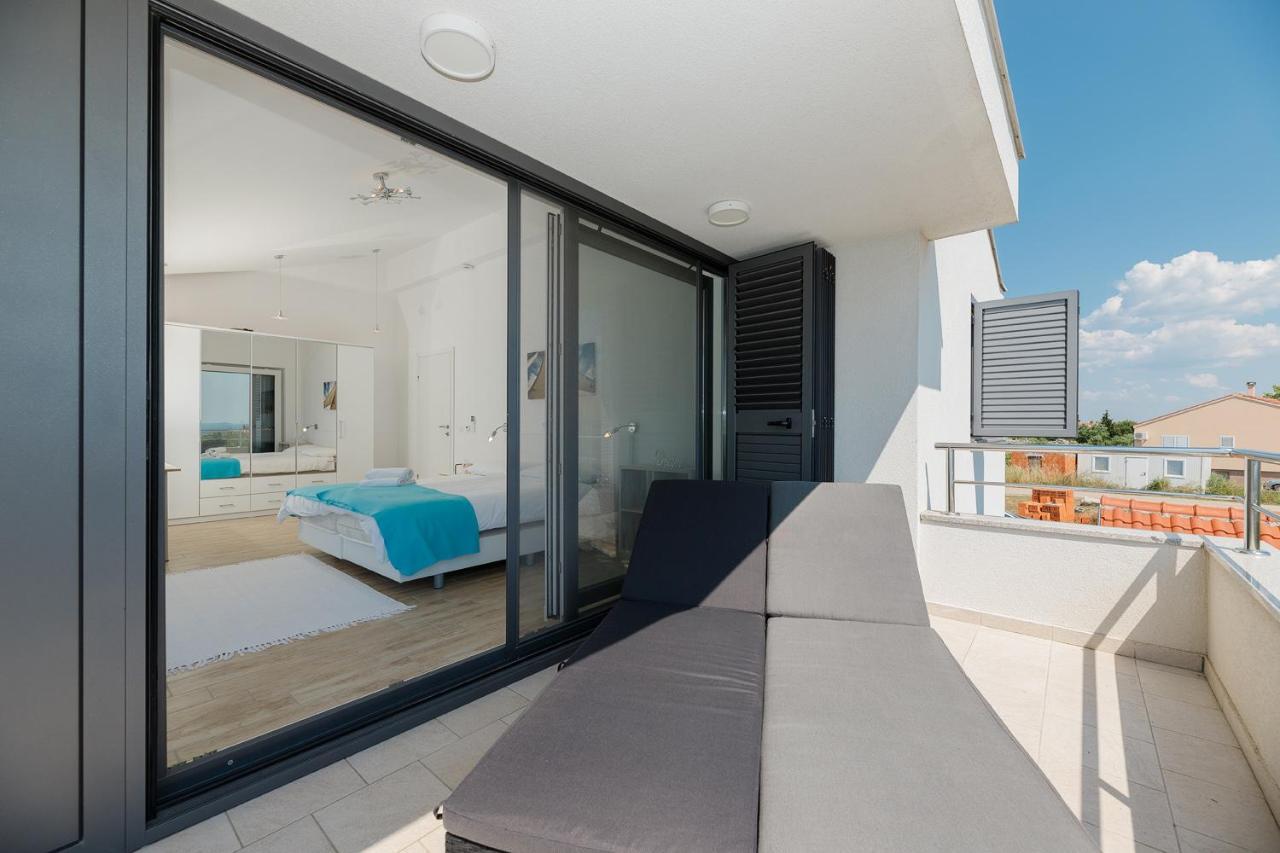 Malo Ferienvilla Privlaka, Pool, Boje, Wi-Fi, Wallbox Privlaka  Bagian luar foto