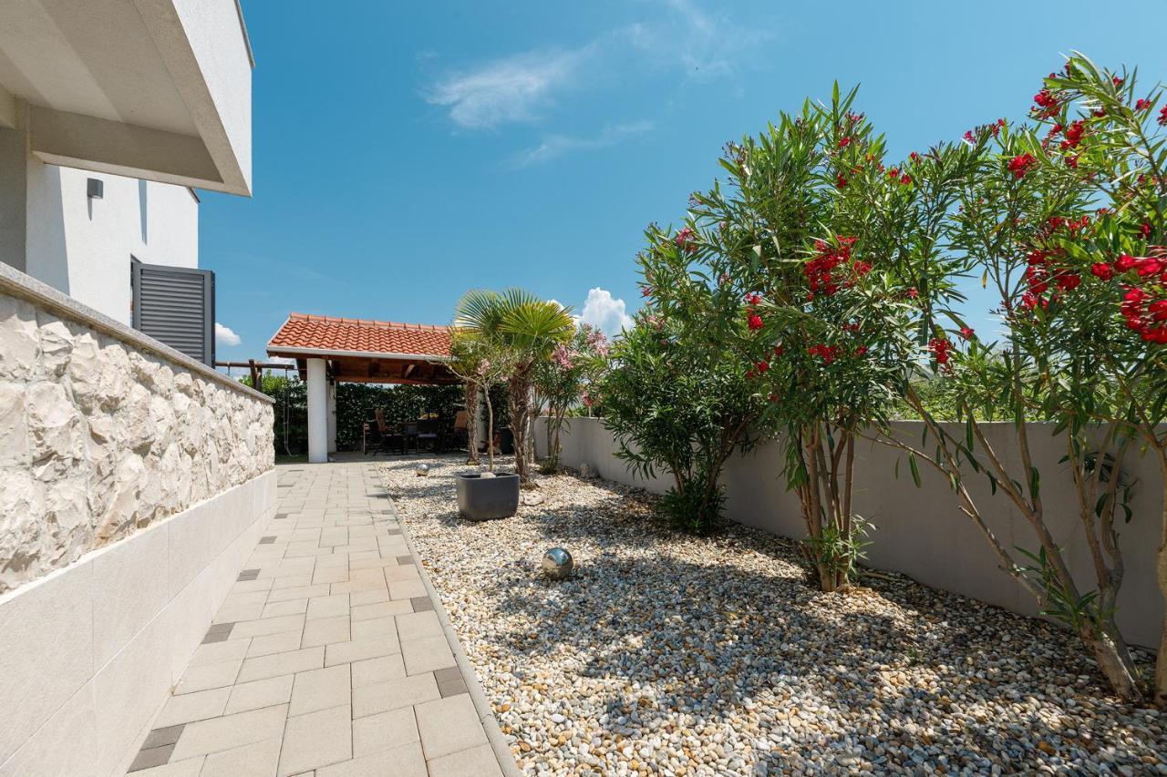 Malo Ferienvilla Privlaka, Pool, Boje, Wi-Fi, Wallbox Privlaka  Bagian luar foto