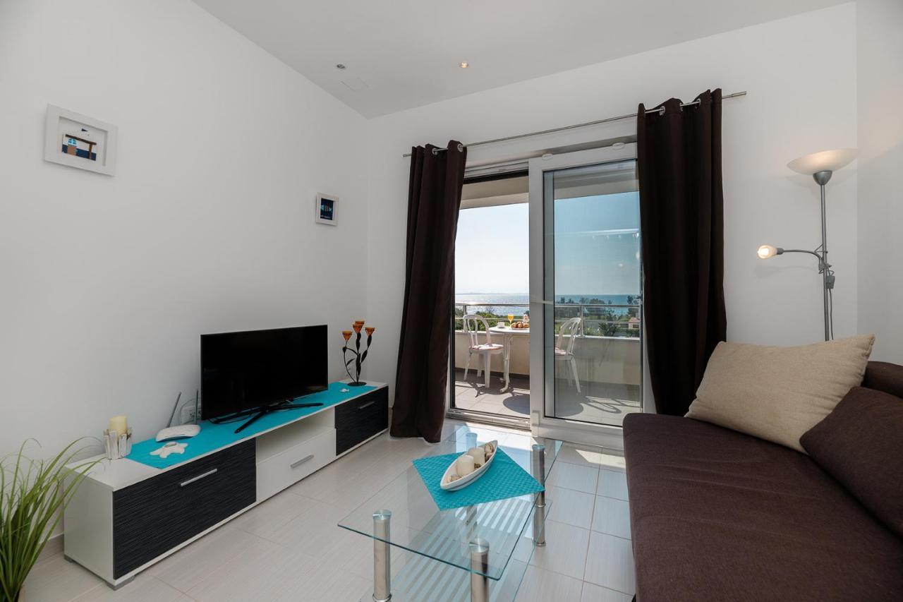 Malo Ferienvilla Privlaka, Pool, Boje, Wi-Fi, Wallbox Privlaka  Bagian luar foto