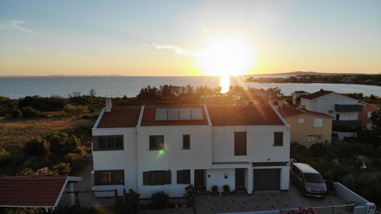Malo Ferienvilla Privlaka, Pool, Boje, Wi-Fi, Wallbox Privlaka  Bagian luar foto
