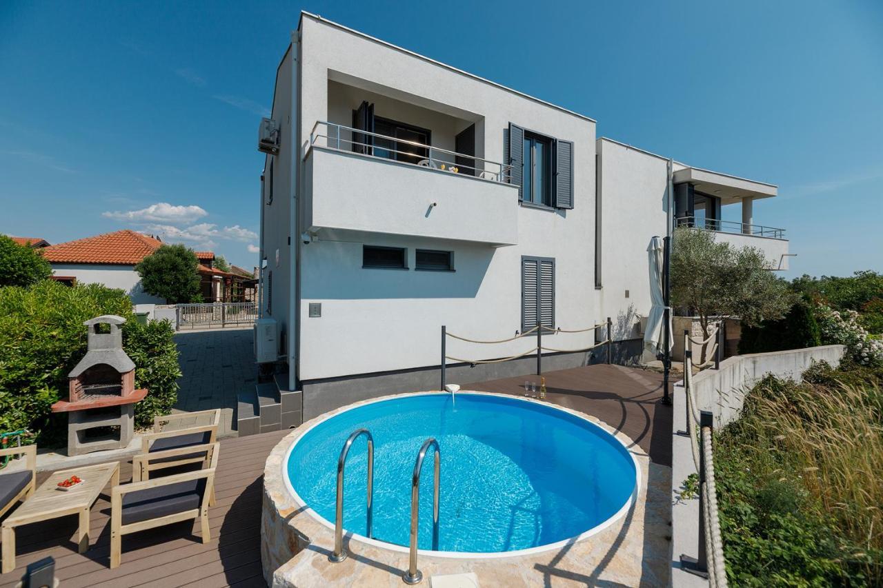 Malo Ferienvilla Privlaka, Pool, Boje, Wi-Fi, Wallbox Privlaka  Bagian luar foto